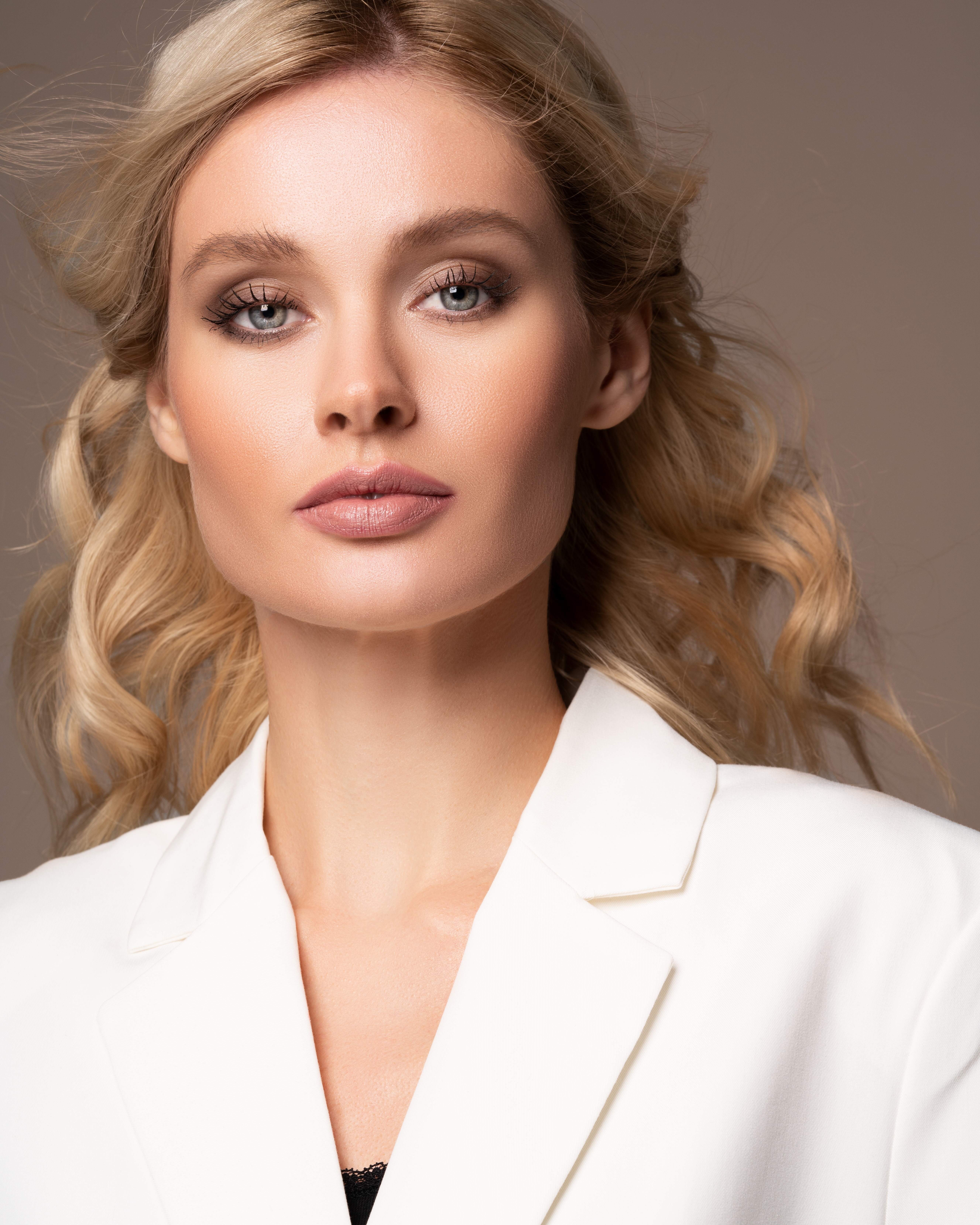 Губная помада серия "Увлажняющая" тон 12